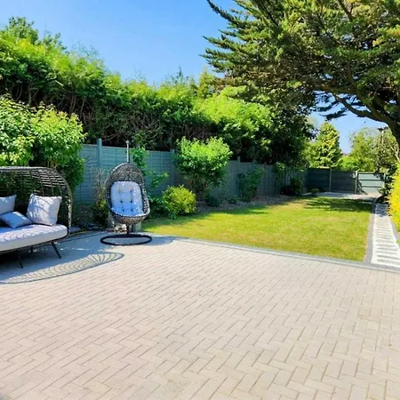 Charming Family Home In The Heart Of Sanderstead